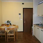 In 24418 * 比比翁